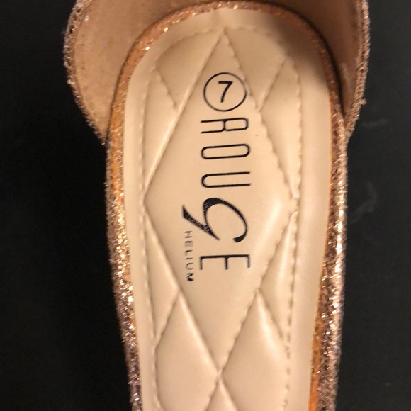 Rouge Helium Heels - Picture 6 of 8